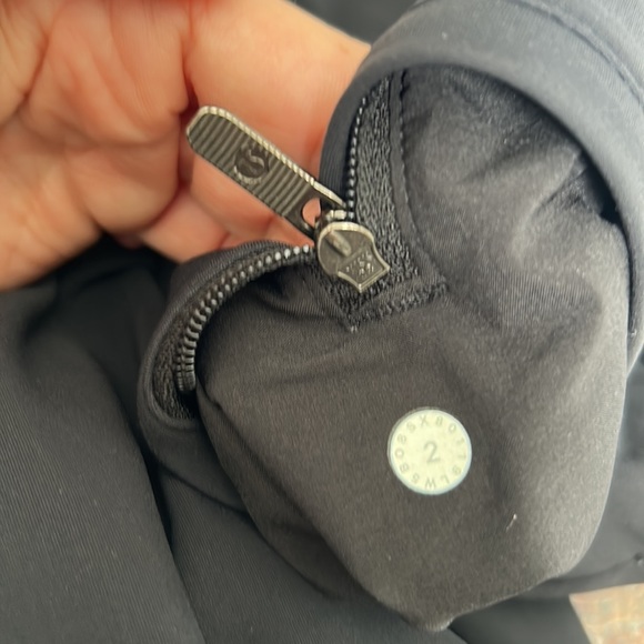 LIKE NEW Lululemon On The Move Pant - Picture 8 of 12